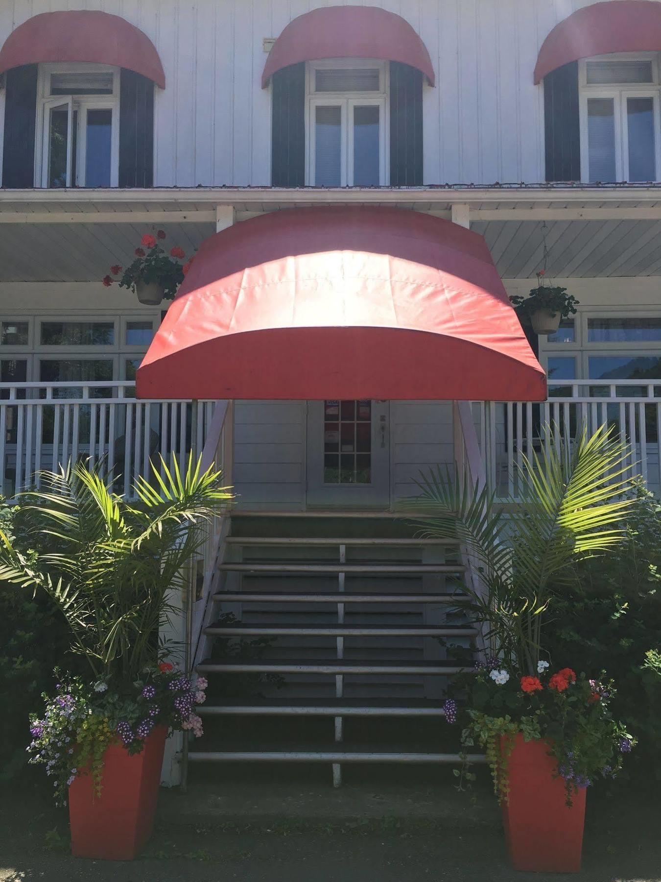Auberge La Courtepointe プティット・リヴィエール・サン・フランソワ エクステリア 写真